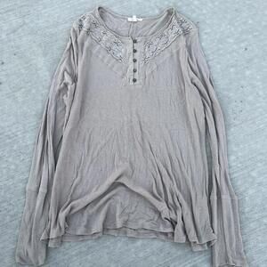 Maurices Size 1X Top Knit Soft Long Sleeve Shirt  Light tan